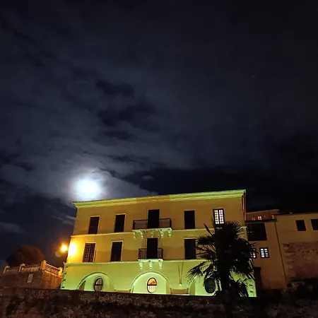 U-hotel Aduana