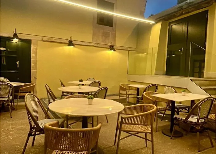 U-hotel Aduana Отель